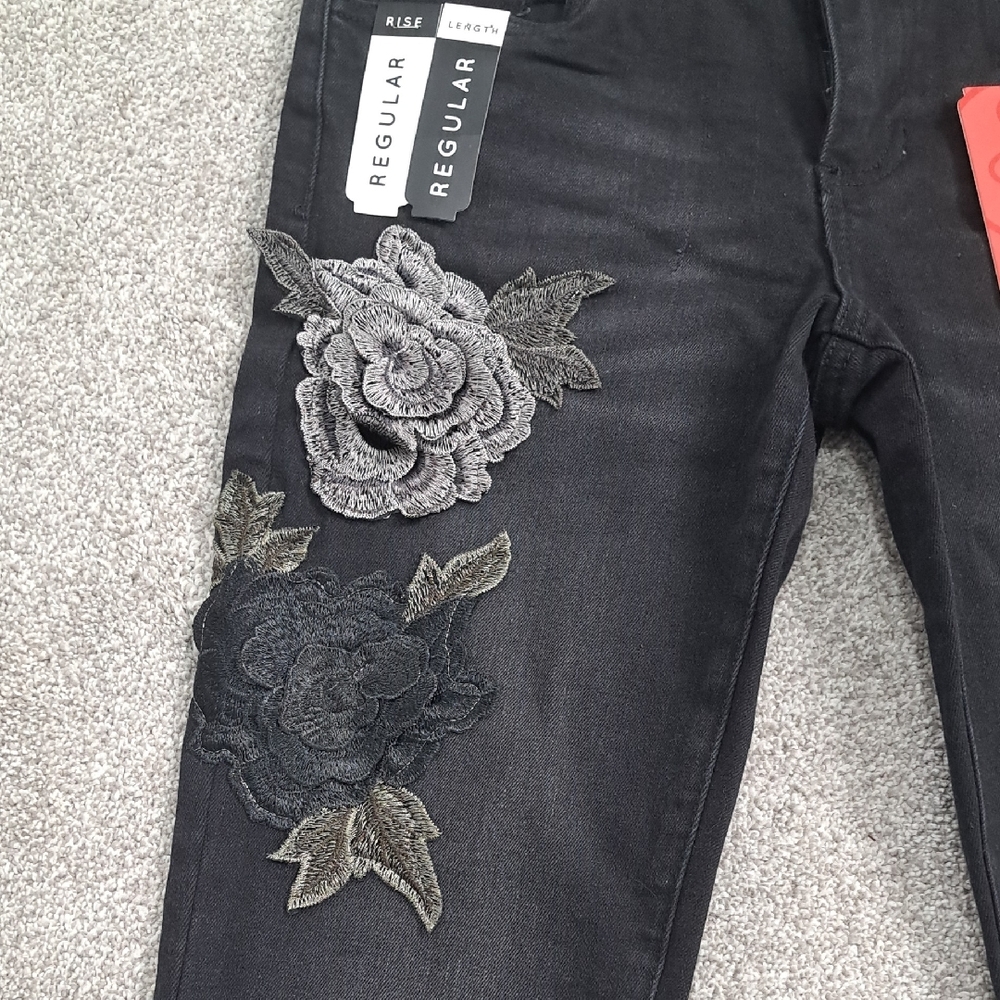 NWT Black Jeans with Floral Embroidery - Picture 4 of 6